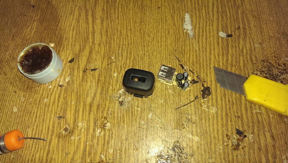 Usb зарядка в заглушку кнопки — Lada 2114, 1,6 л, 2012 года ...