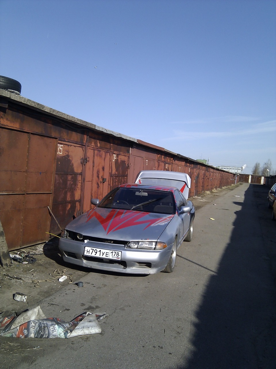 Гтр капот (вроде как), чуть поменьше аэрографии. Гетто музыка. — Nissan  Skyline (R32), 2 л, 1990 года | своими руками | DRIVE2