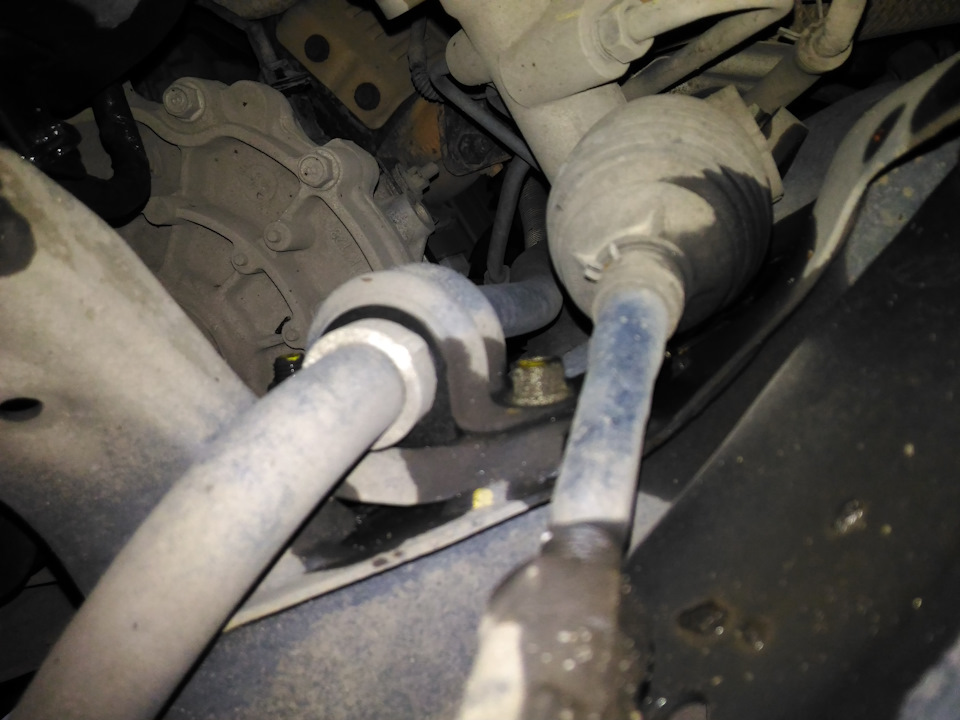 Вверху гайка, внизу болт … — KIA Rio (3G)