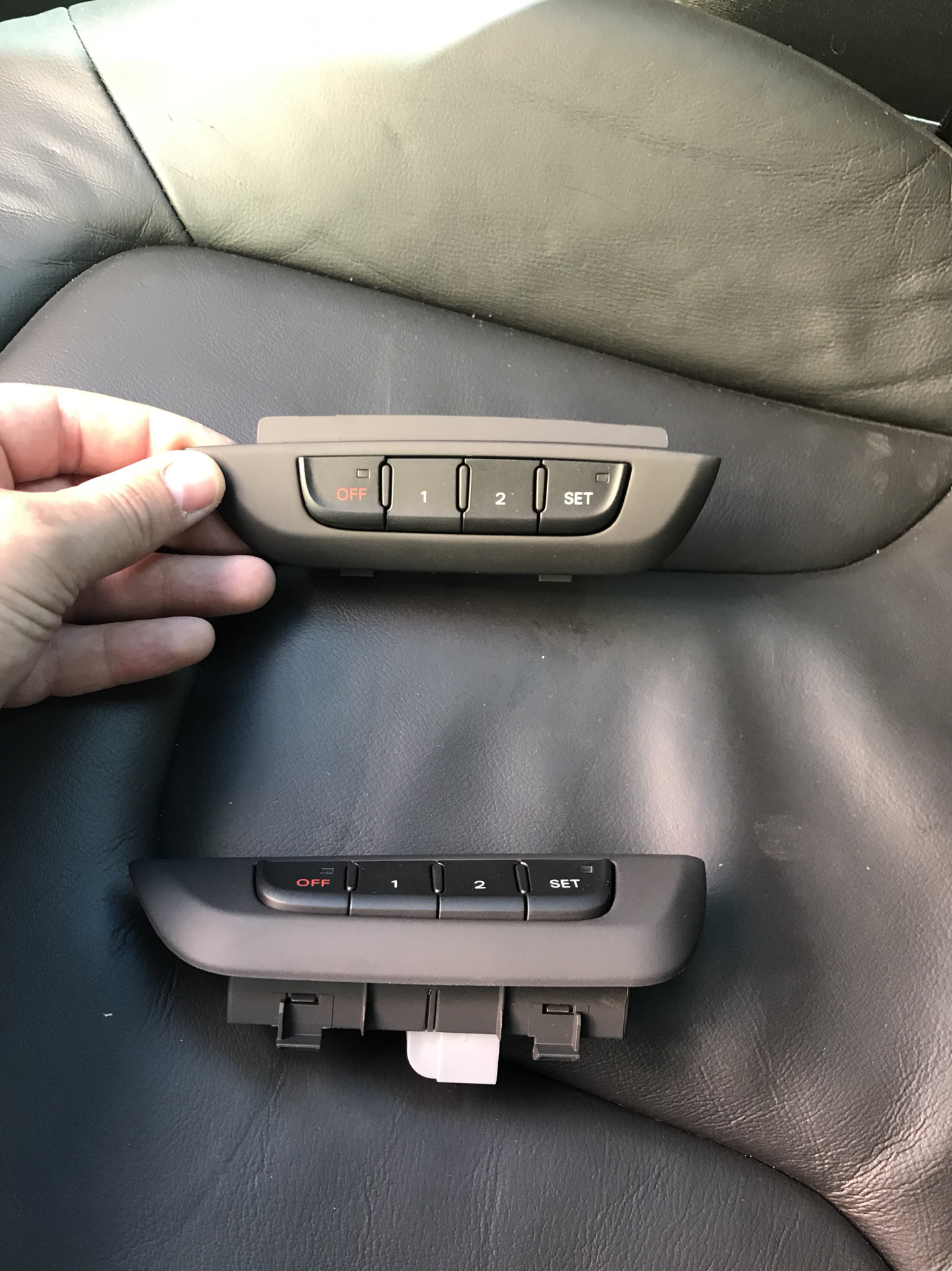 Память водительского сидения. Hyundai Tucson 3 память сидений. Память сидений Audi a5. Кнопки памяти сидений q5. Audi a4 b8 память сидений.