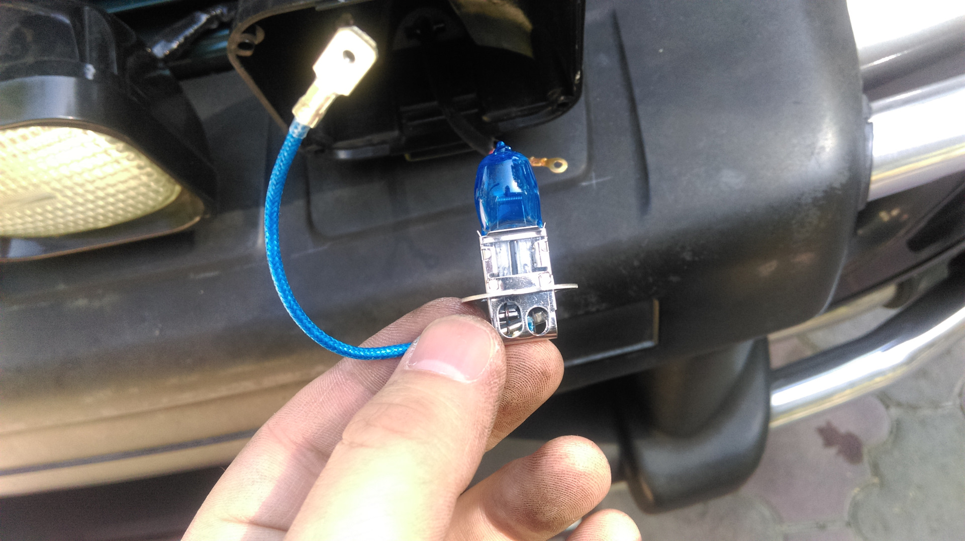 Делика ближний свет. Лампа на ближний свет mitsubishi outlander 2003. Переходник для лампочки ближнего света mitsubishi delica. Фары делика д5. Паджеро 4 2007 лампы ближнего света ксенон.