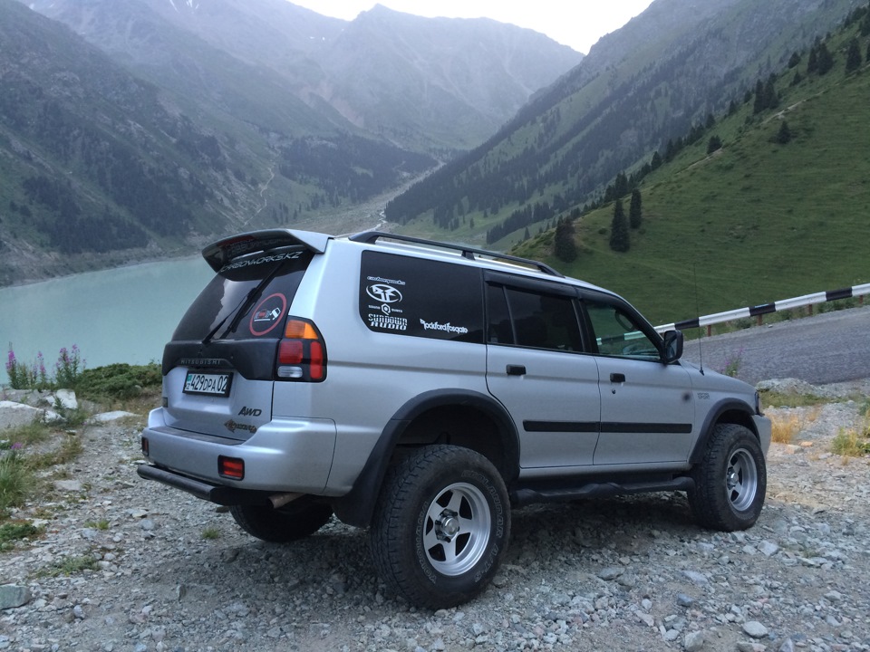 Mitsubishi montero sport бензин