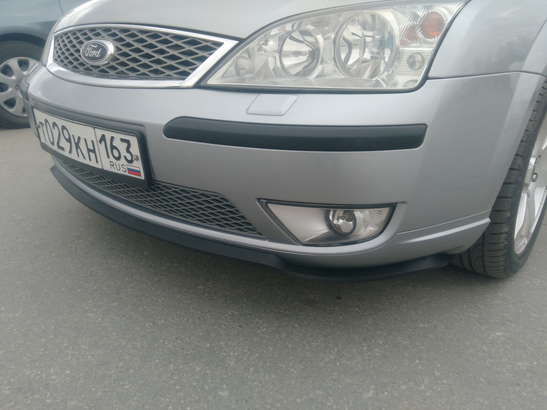 Губа бампера Ford Mondeo 3