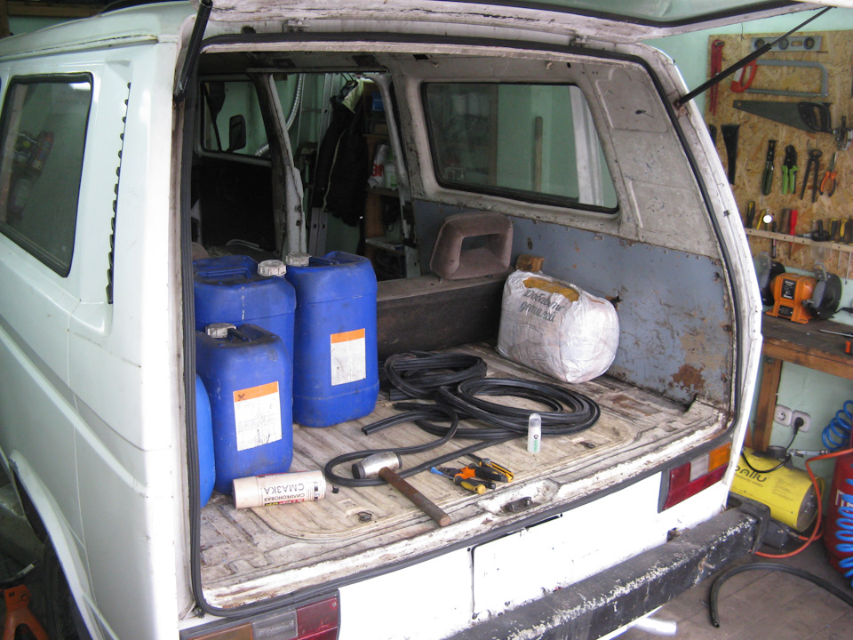 Уплотнитель на месте. Длина уплотнителя на задний проём 5±0,1 м — Volkswagen Transporter T3