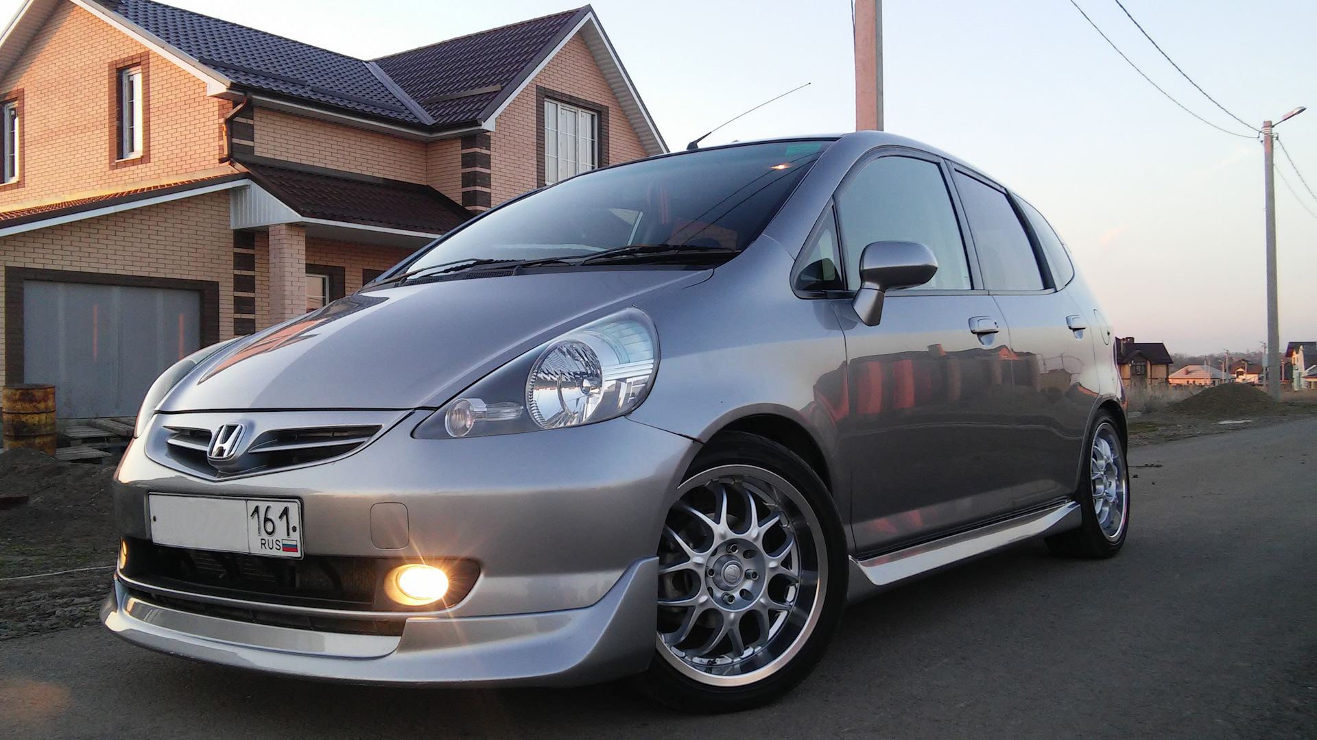 Fitter first. Honda Fit 1.5. Хонда фит 2005 1.5. Honda Fit 2005 Tuning. Хонда фит 2005.