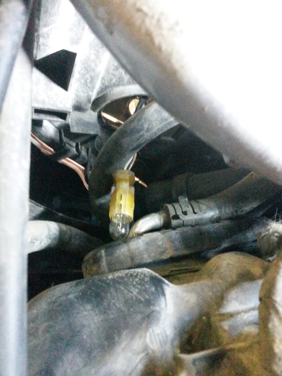 Замена габаритной лампочки Mercedes-Benz CL 6.3 AMG — DRIVE2