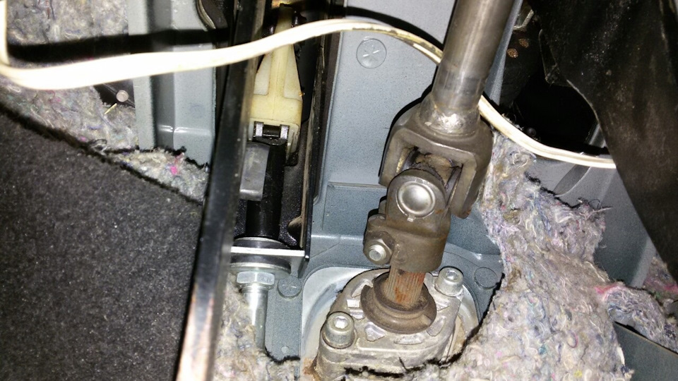 Замена тросика сцепления. — Lada Приора седан, 1,6 л, 2009 года ...