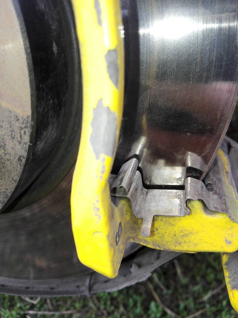 Скрип при нажатии на тормоз — Toyota Corolla (120), 1,3 л, 2005 года ...