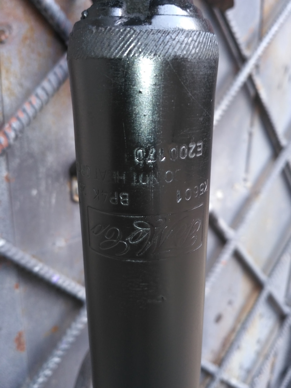 Амортизаторы в отличном состоянии! Почистил и покрасил(не было желтой краски а так хотелось!) — Mazda 3 (1G) BK