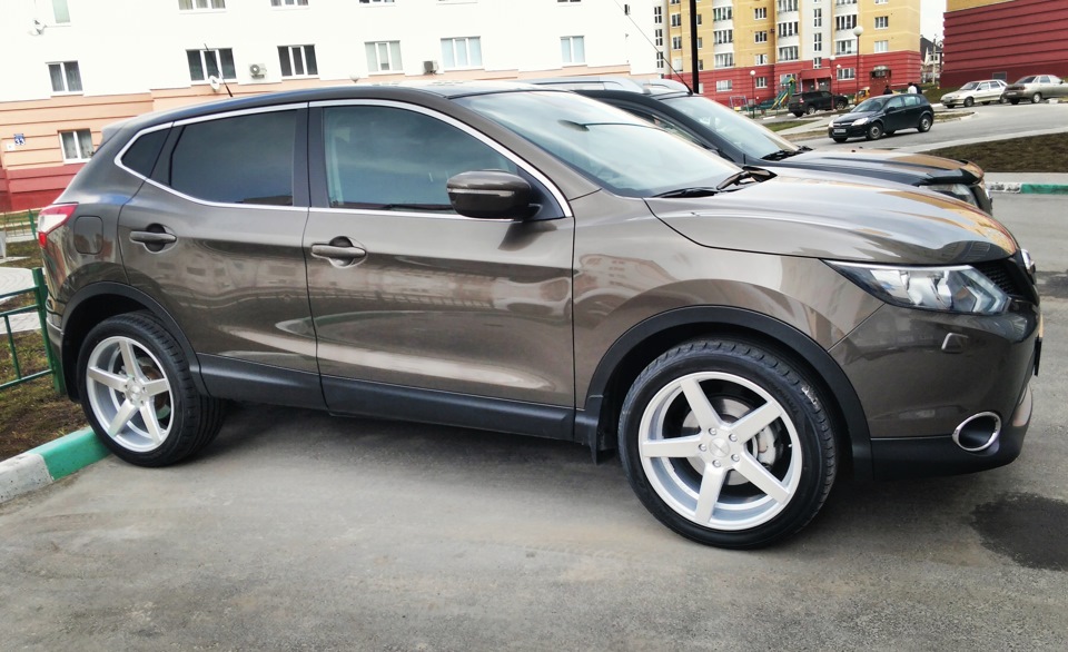 Диски кашкай. Диски Qashqai j11. Nissan Qashqai на ВОССЕНАХ. Vossen на Кашкай r17.