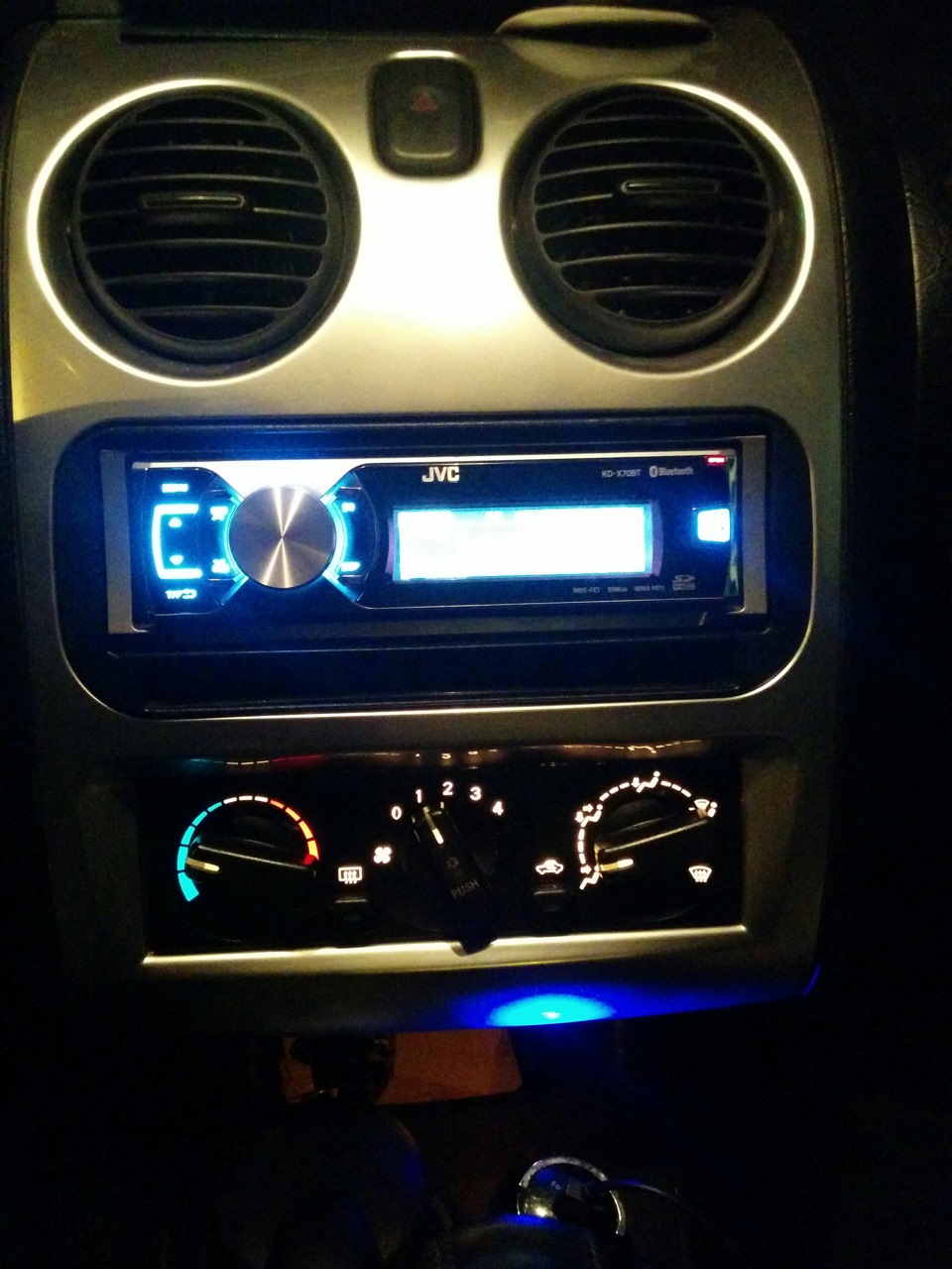 Замена лампочек подсветки блока печки — Dodge Stratus Coupe (2G), 2,4 л ...