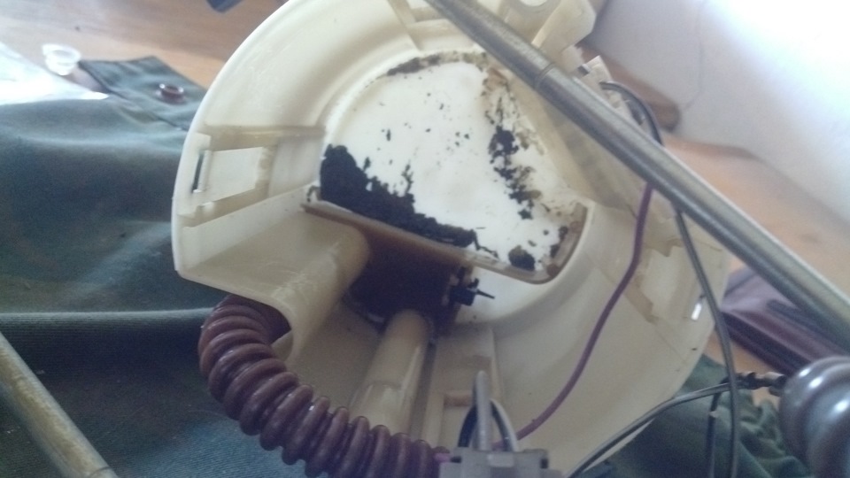 Замена сеточки в баке и бензинового фильтра! — Lada Приора хэтчбек, 1,6 ...