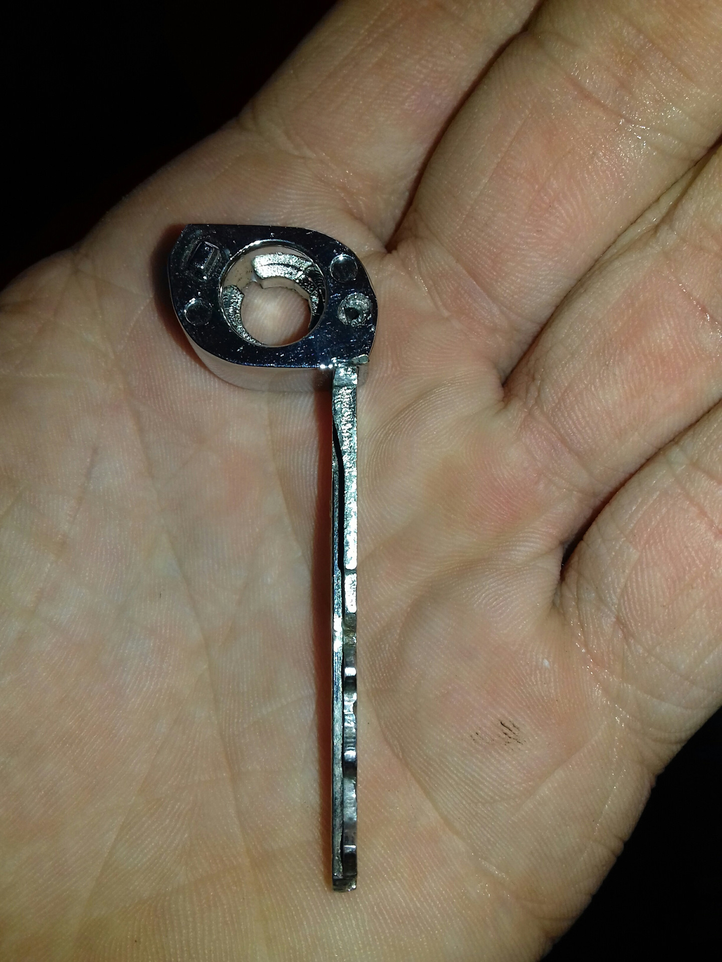 Где можно ключ сделать машины. Самый маленький ключ. Верхняя часть ключа. Изготовить ключ для автомобиля железку. Подвески ключи поломаны.