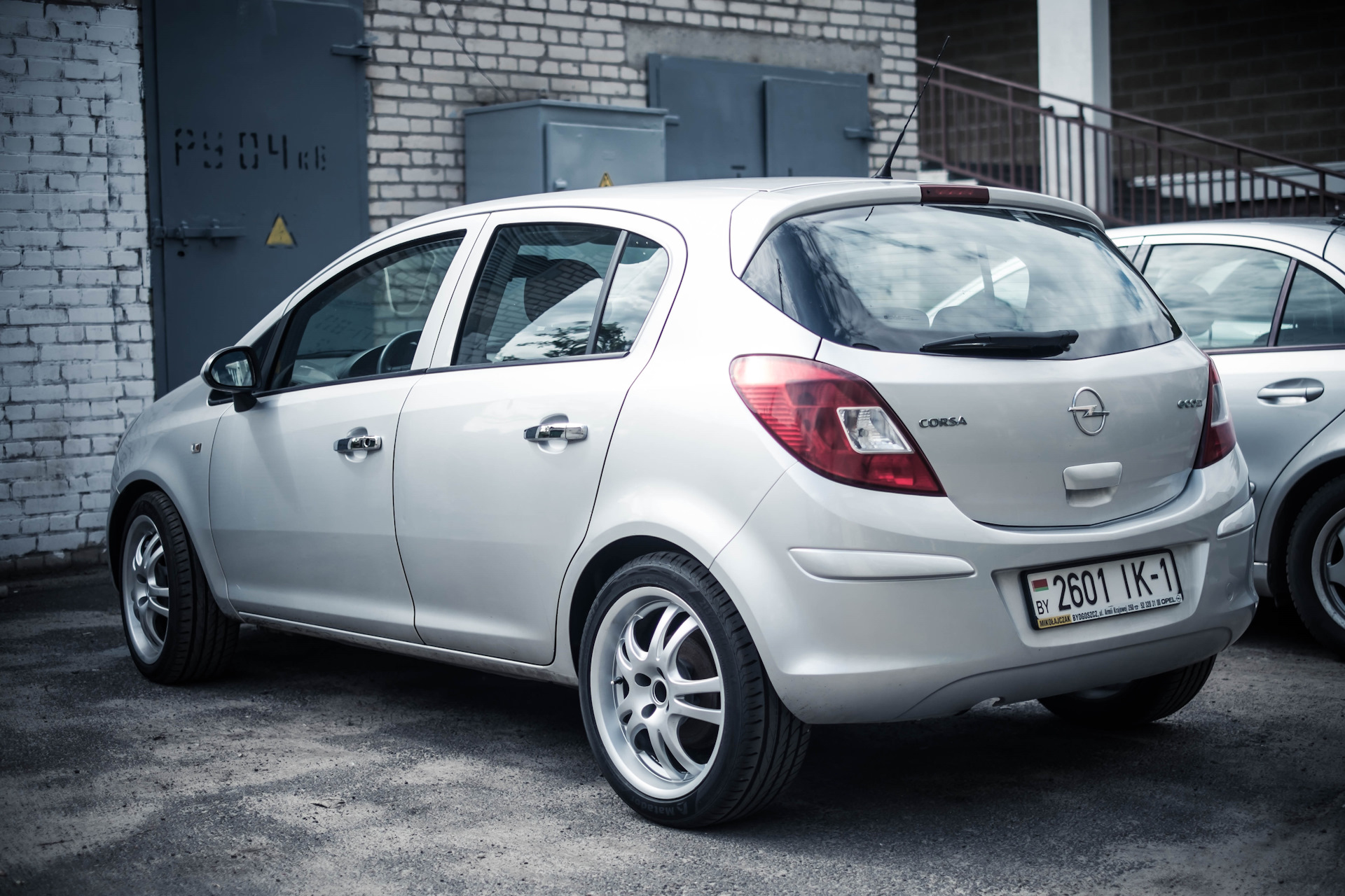 Opel corsa шины. Опель Корса 1.2. Опель Корса д. Опель Корса серебристый 5 дверей. Опель Корса д 1.2 размер колес.