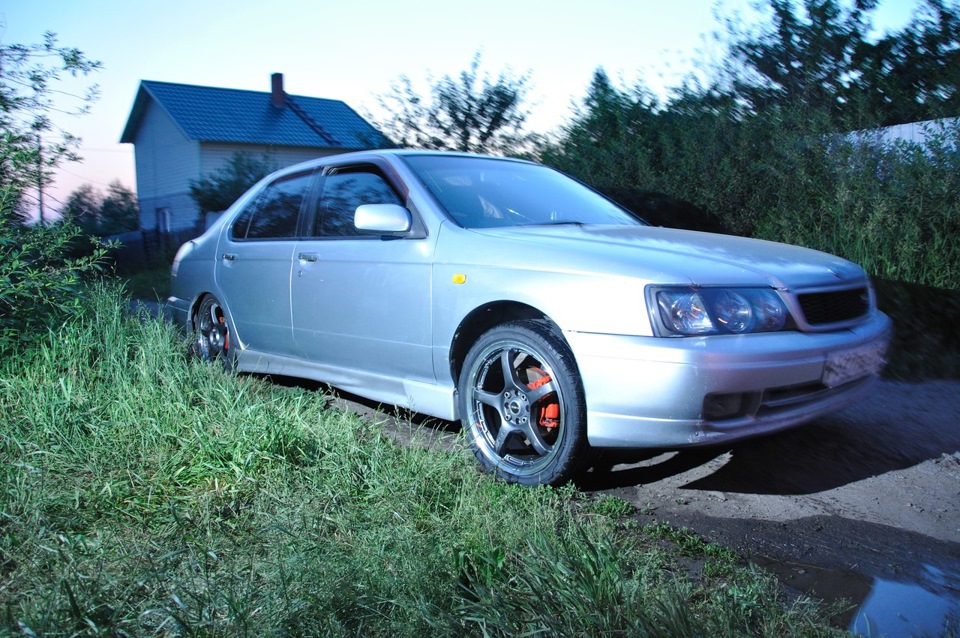 Nissan bluebird u14. Nissan Bluebird u14 r17. Nissan Bluebird u14 Custom. Ниссан Блюберд 1996 года 1.8. Nissan Bluebird u14 корчь.