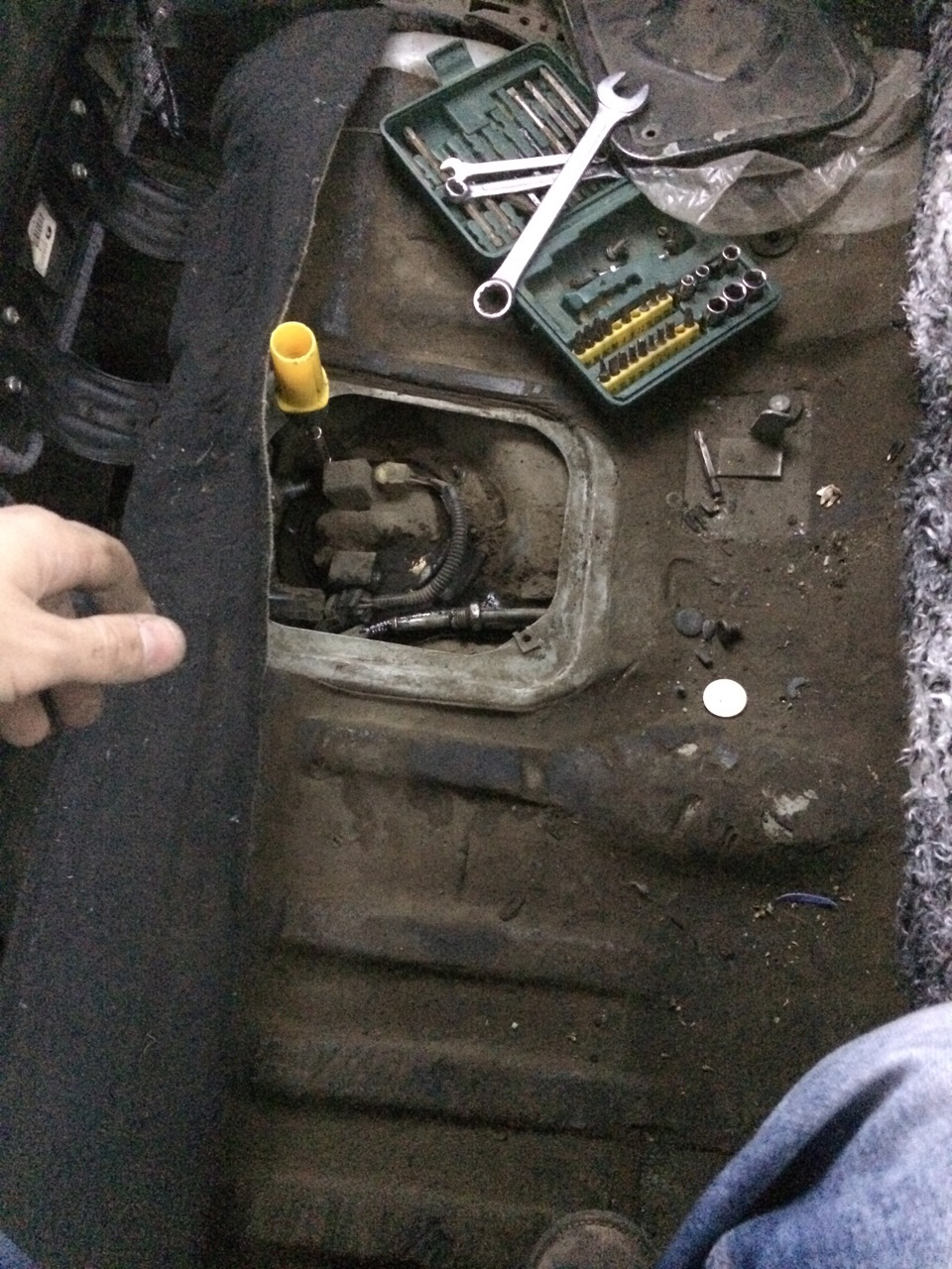 Решил поменять сеточку в бензонасосе — Lada 21120, 1,5 л, 2000 года ...