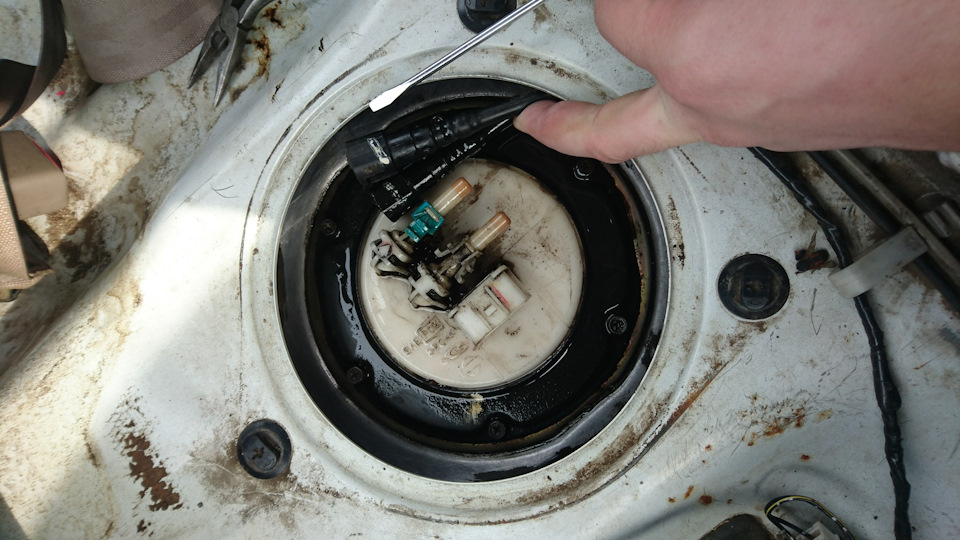 Замена топливного фильтра и приятные последствия!)) — Nissan Sunny (B15 ...