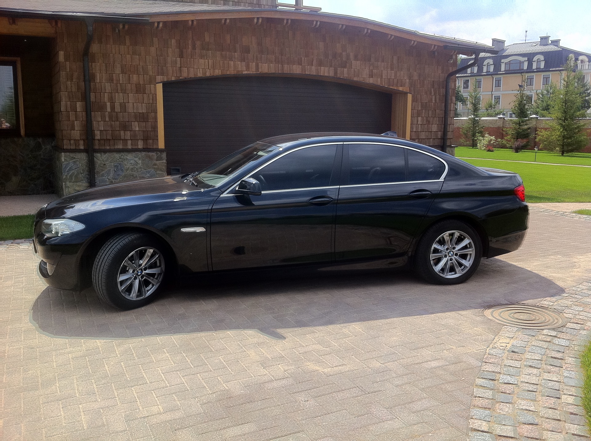 Кошкин дом — BMW 5 series (F10), 3 л, 2011 года | фотография | DRIVE2