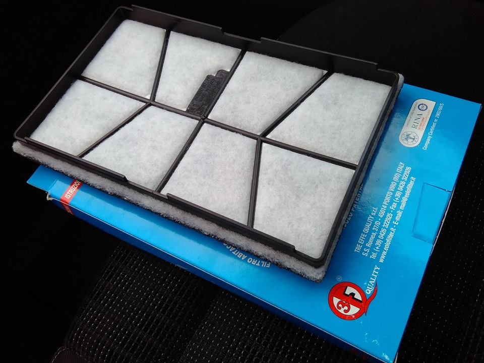 Замена салонного фильтра — Peugeot 307 SW, 1,6 л, 2007 года | плановое ...