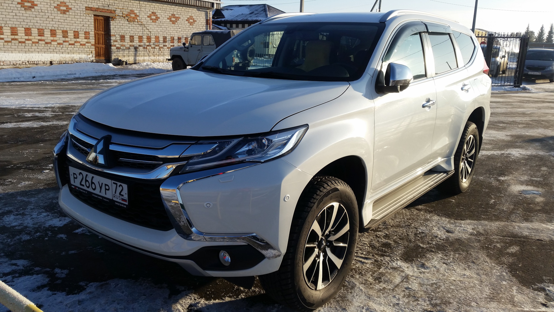 Mitsubishi Pajero Sport 2022 белый перламутр