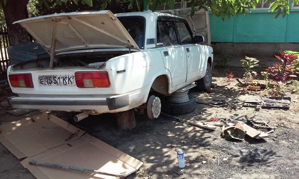 Замена задних амартзаторов, резинок и фтулок на тягах — Lada 21051, 1,2 ...