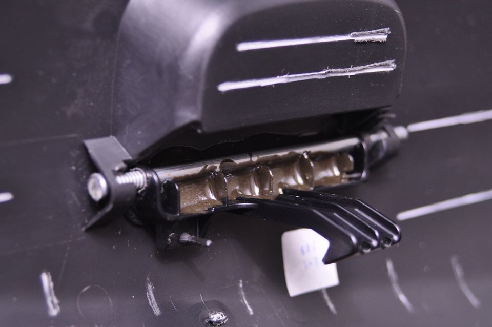 Как снять стенку бардачка калина