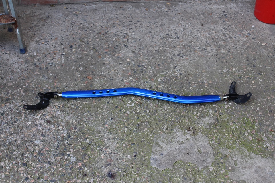 Распорка передняя (красивая) — Lada Калина седан, 1,6 л, 2006 года ...