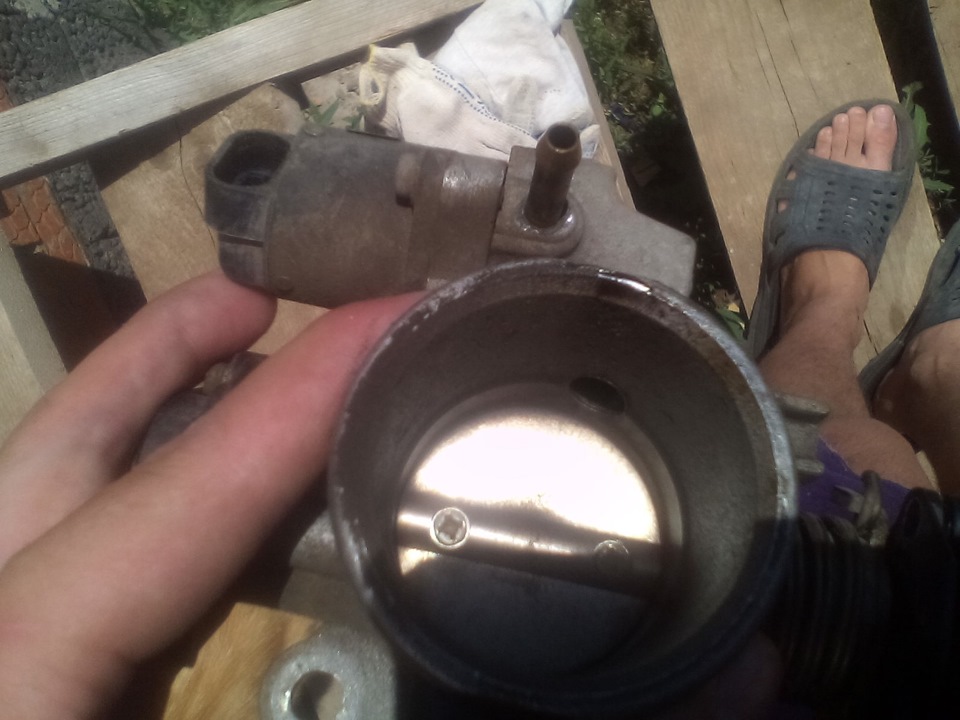 чистка дроссельного узла — Lada Калина седан, 1,6 л, 2006 года | своими ...