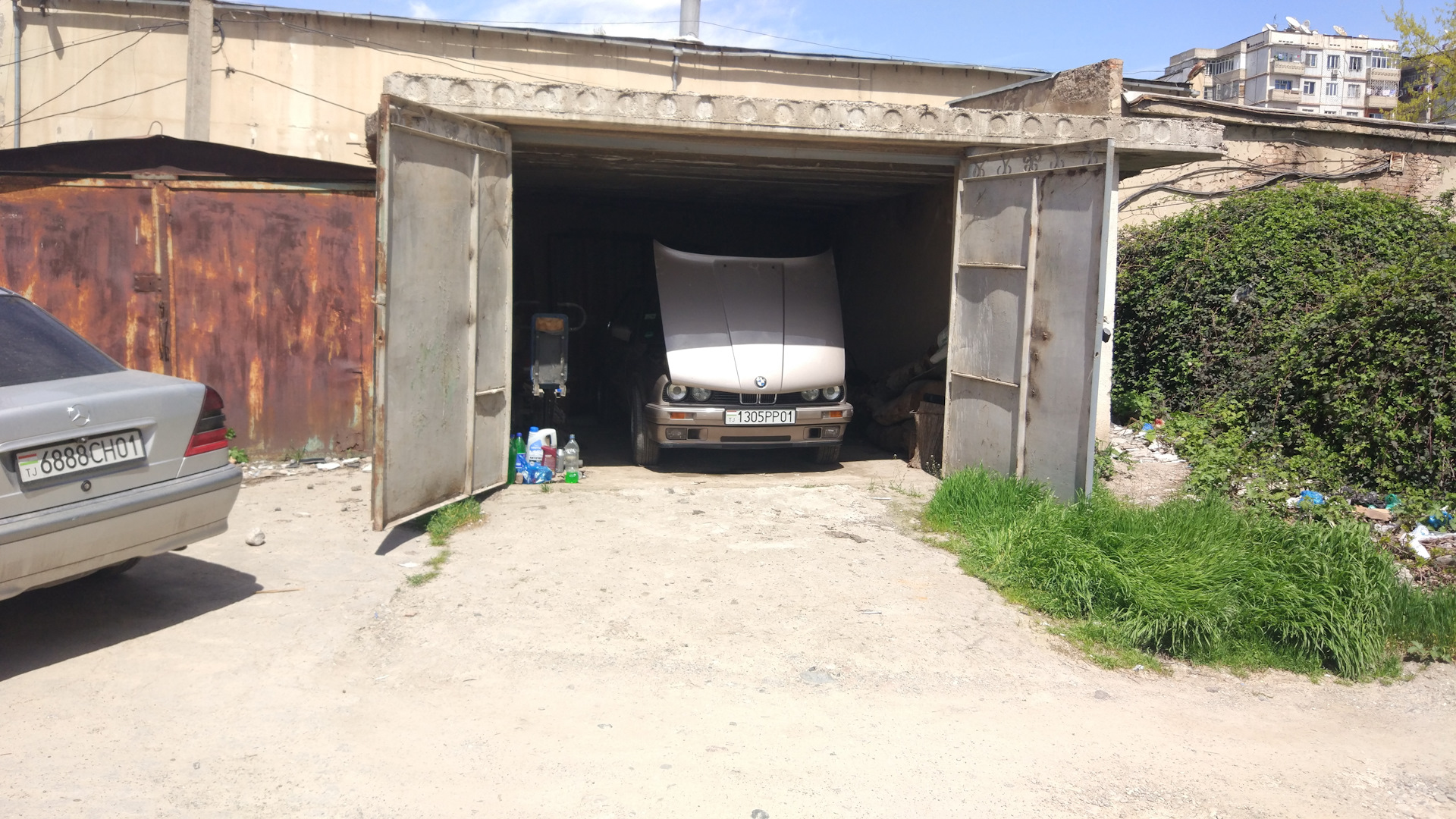 бачок омывателя протекает — BMW 3 series Coupe (E30), 2 л., 1988 года ...