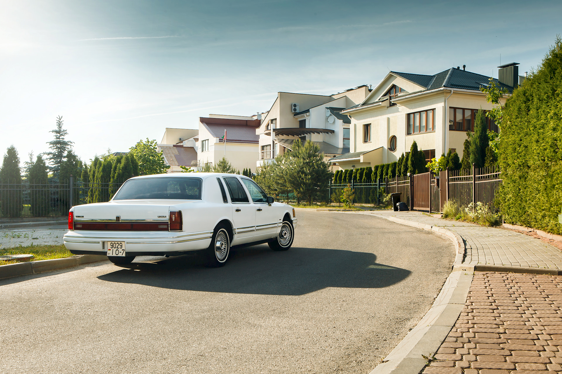 Линкольн таун кар. Линкольн Таун кар 2 поколение. Lincoln Town car mk2. Lincoln Town car 2 поколения. Lincoln Town car mk2 Grille.