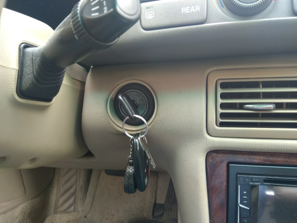 Заклинил замок зажигания — Mazda Millenia, 2,5 л, 2001 года | поломка ...