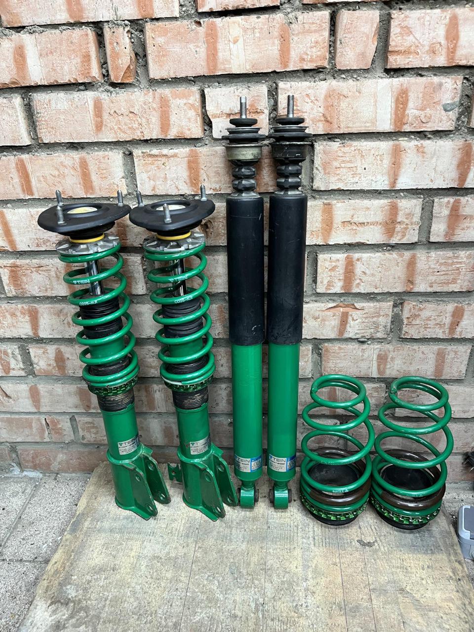 Tein street basis. Стойки Tein Street basis. Tein Street basis g1s52-12746-. Tein Street basis Forester. Винтовая подвеска Toyota BB.