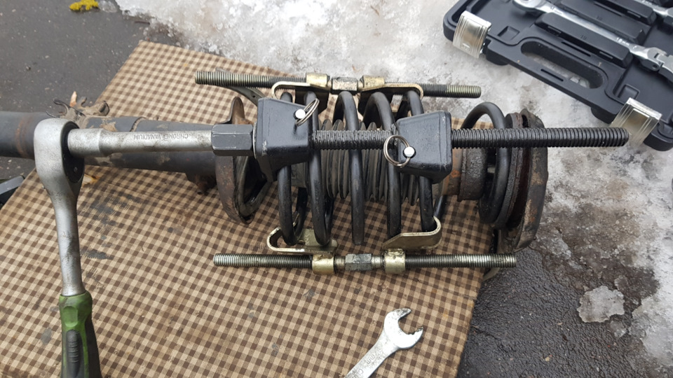 Сборка передней стойки и установка — Citroen C3 (1G), 1,4 л, 2006 года ...