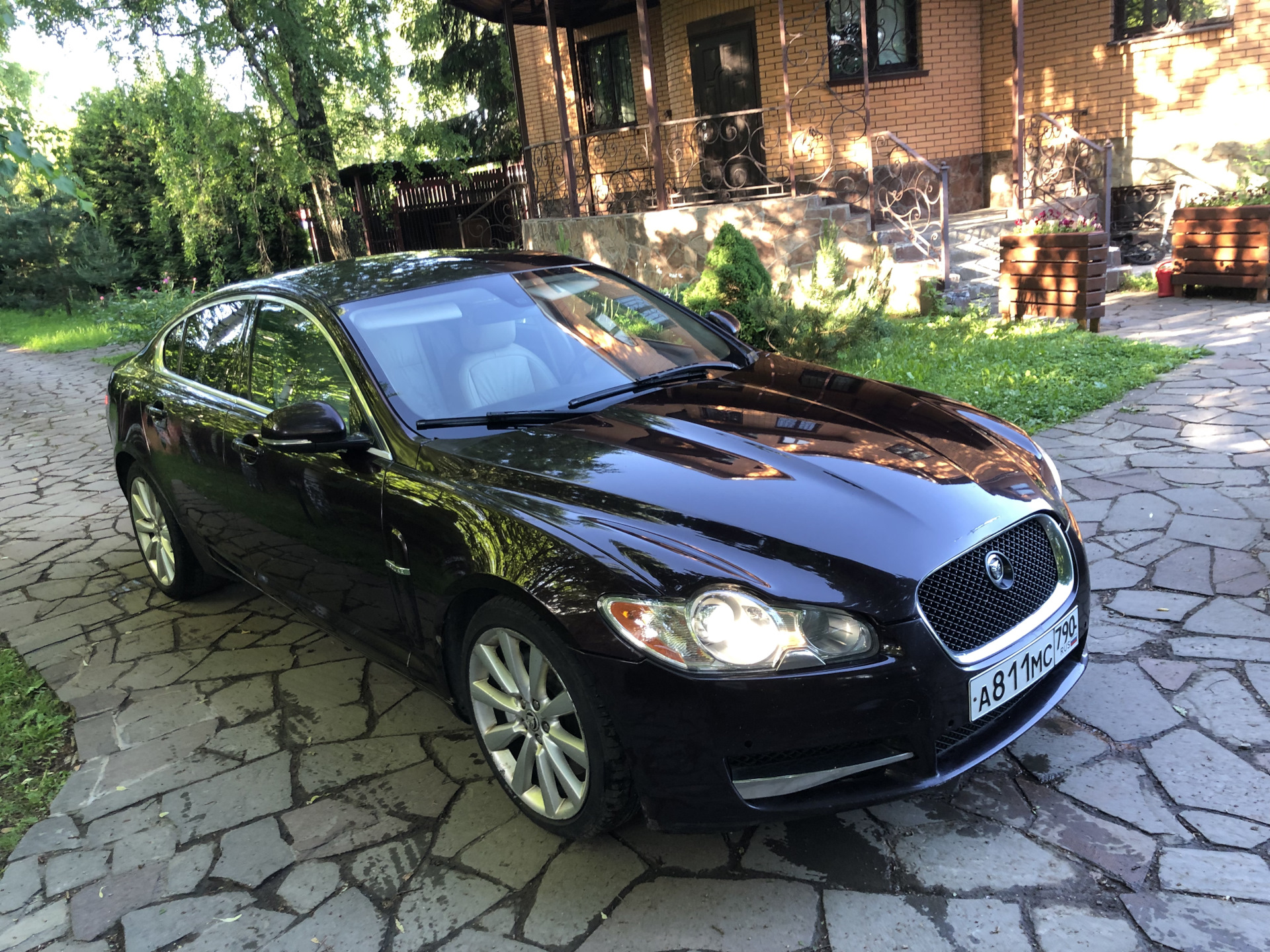 Jaguar XF 2010