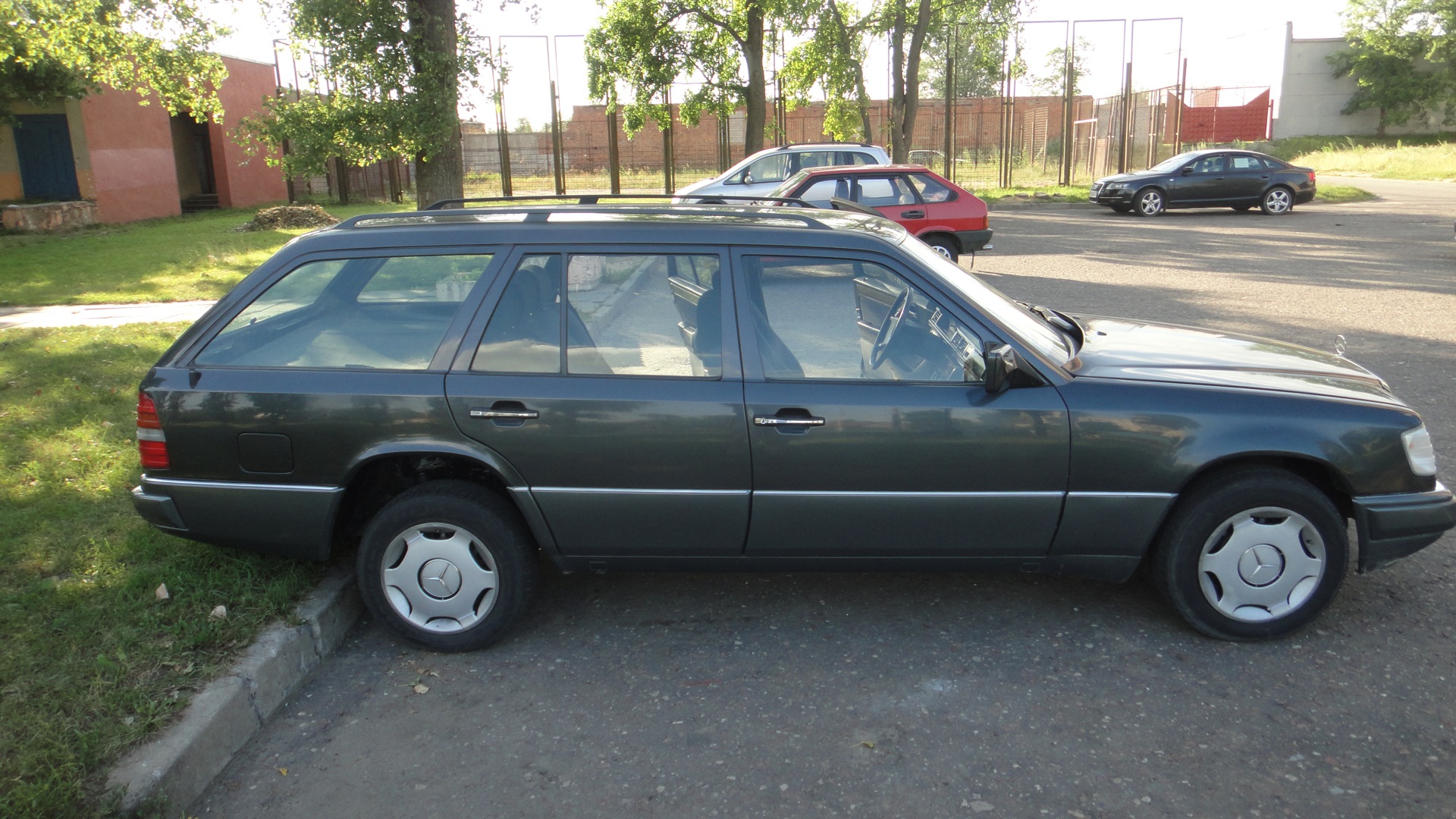 Mercedes-Benz E-class (W124) 2.3 бензиновый 1989 | 2,3 T 