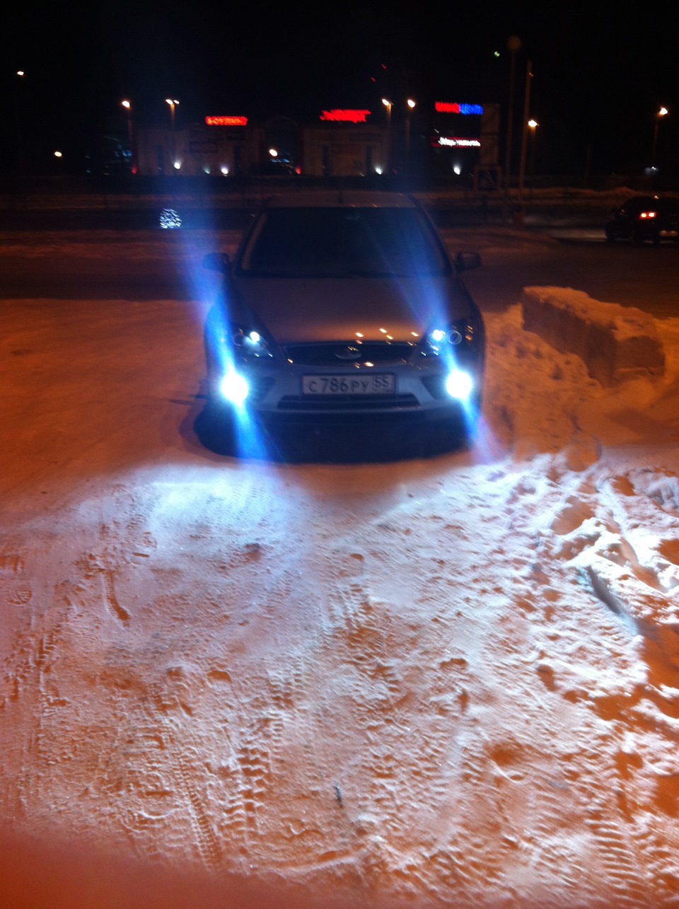 Новые лампочки в противотуманках — Ford Focus II Sedan, 2 л, 2007 года ...
