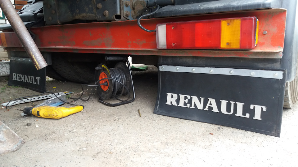 Брызговики на тягач и Крылья на прицеп — RENAULT MAGNUM RENAULT MAGNUM ...