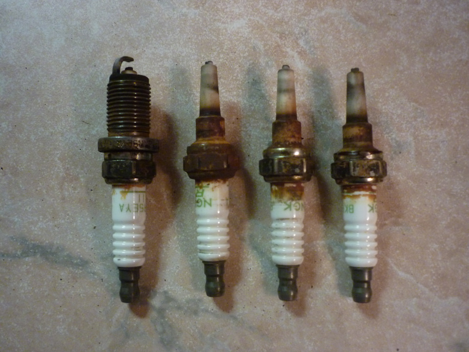 Замена свечей зажигания…3 из 4-ёх обломились в колодцах ! ШОК ...