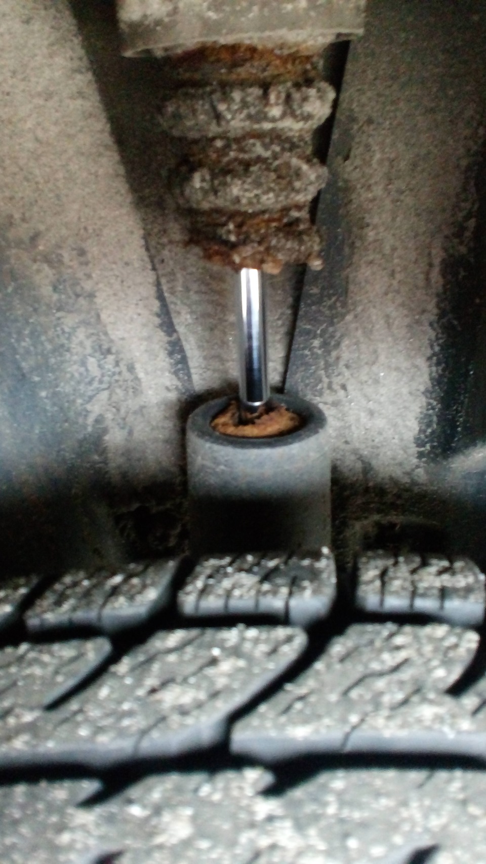 Отбойники задних амортизаторов — Volkswagen Passat B5, 1,9 л, 2004 года ...