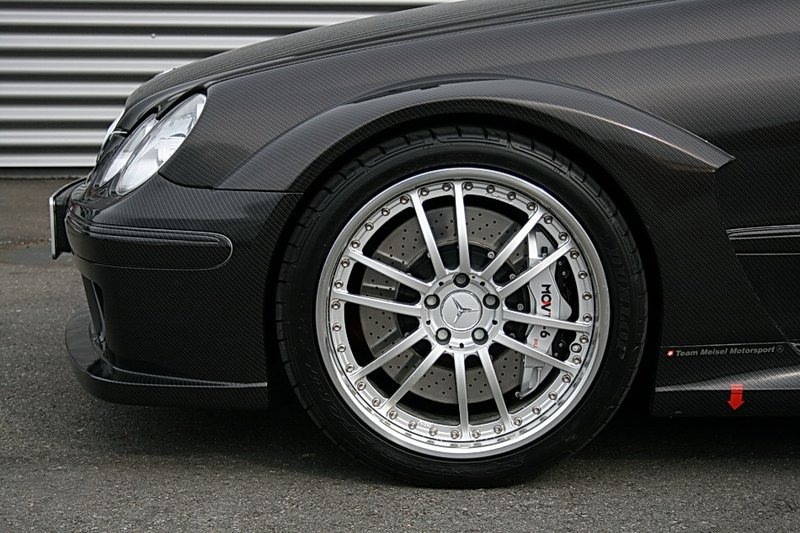 Черные суппорта на черной машине. Mercedes w211 серебристый цветные суппорта. Цвет суппортов на w124. Черные суппорта на белой машине.
