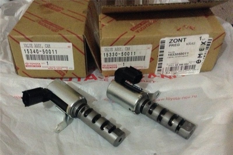 1uz non vvti коды ошибок. b5c762s 960. 1uz non vvti коды ошибок фото. 1uz non vvti коды ошибок-b5c762s 960. картинка 1uz non vvti коды ошибок. картинка b5c762s 960. Вскоре после устранения ошибки 13 появилась новая и неприятная проблема, а именно:Двигатель начал работать вроде ровно, но идет вибрация на кузов (как будно детонация)…Заслонка ТRC при включении зажигания каждый раз калибруется…и ПРОПАЛА ТЯГА…Как появляется отсутствие тяги?! — элементарно. На холодную все хорошо…даешь газ машина едет…стоит двигателю прогреться до 60%, как начинается полтергейст… Стою на светофоре, сырой асфальт, 4 литра под капотом, отключаю все блокировки ТRC, включаю PWR режим, газ в пол…а она даже не шлифует…идет равномерный разгон под нагрузкой к 4000 оборотов начинает ехать чуть лучше, но все равно не то.Теперь по порядку:1. Самодиагностика показала множество ошибок по ТRC и ABS2. Съездил к электрику, который перепаял провода на заслонку, отрегулировав ее — пропала калибровка при включении зажигания и машина поехала бодрее, но шлифовать так и не смог заставить ее, сказал что надо смотреть катализаторы: П.С. Катализаторы съездил снял — посмотрел что они как новые и поставил обратно, плюс у меня 4 лямбды и датчики перегрева каждого из двух (ошибки небыло)3. Заменил Катушки зажигания на контракт (прозвонил их)4. Заменил свечи на новые. старые были в идеальном состоянии иридий с пробегом в 15000км.5. Масло не жрет не грамма6. При разгоне, даже если плавном — то ли семерит, то ли детонирует сильно двигатель7. Запускается хорошо что на холодную, что на горячуу…но всегда по разному, когда с пол пинка, когда раз — два крутанет.8. Проверял разряжение во впускном коллекторе — все в норме, соотвественно подсоса воздуха нет, клапана не зажаты, не разжаты…9. После настройки TRC ошибок осталось 0…то есть их нет…10. Заезжал на осциллограф, т.к. все разводят руками продиагностировал MAF (ДМРВ) и сказали, что он полурабочий…но не со 100% уверенностью. т.к. При неисправности датчика когда отцепляешь от него фишку — машина едет еще резвее, чем до этого. у меня же она глохнет.Но по графику (Фото не смог сделать) у меня при резком нажатии на педаль газа идет провал примерно вот такой график выресовывается