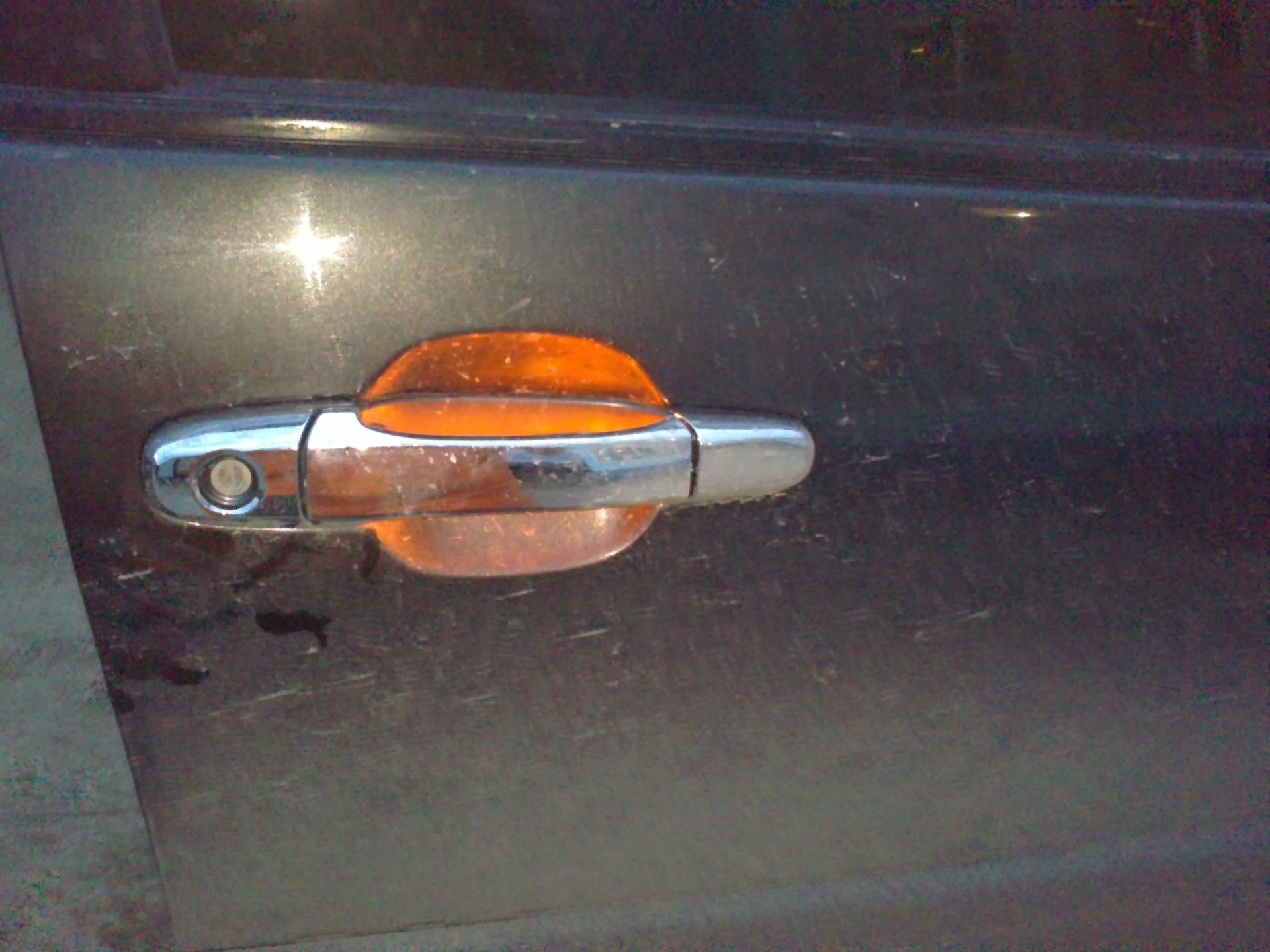 ручка двери туго открывается