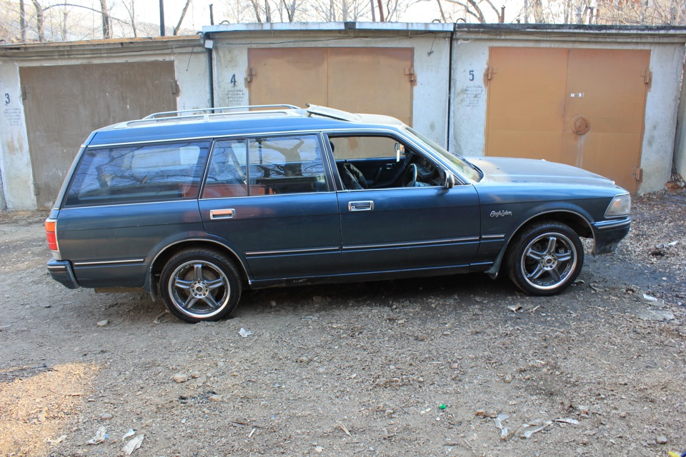 toyota crown s130 wagon