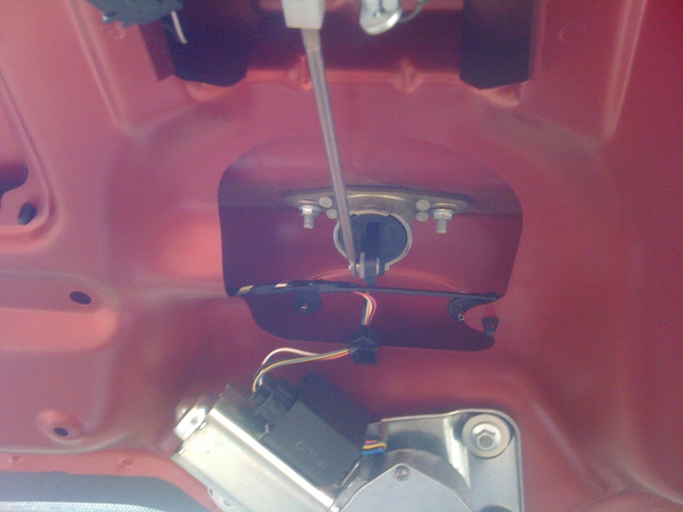 замок багажника калина седан. кнопка багажника лада калина седан. открывание багажника калина универсал. открывание багажника с брелка калина 1. активатор багажника калина 1 универсал.