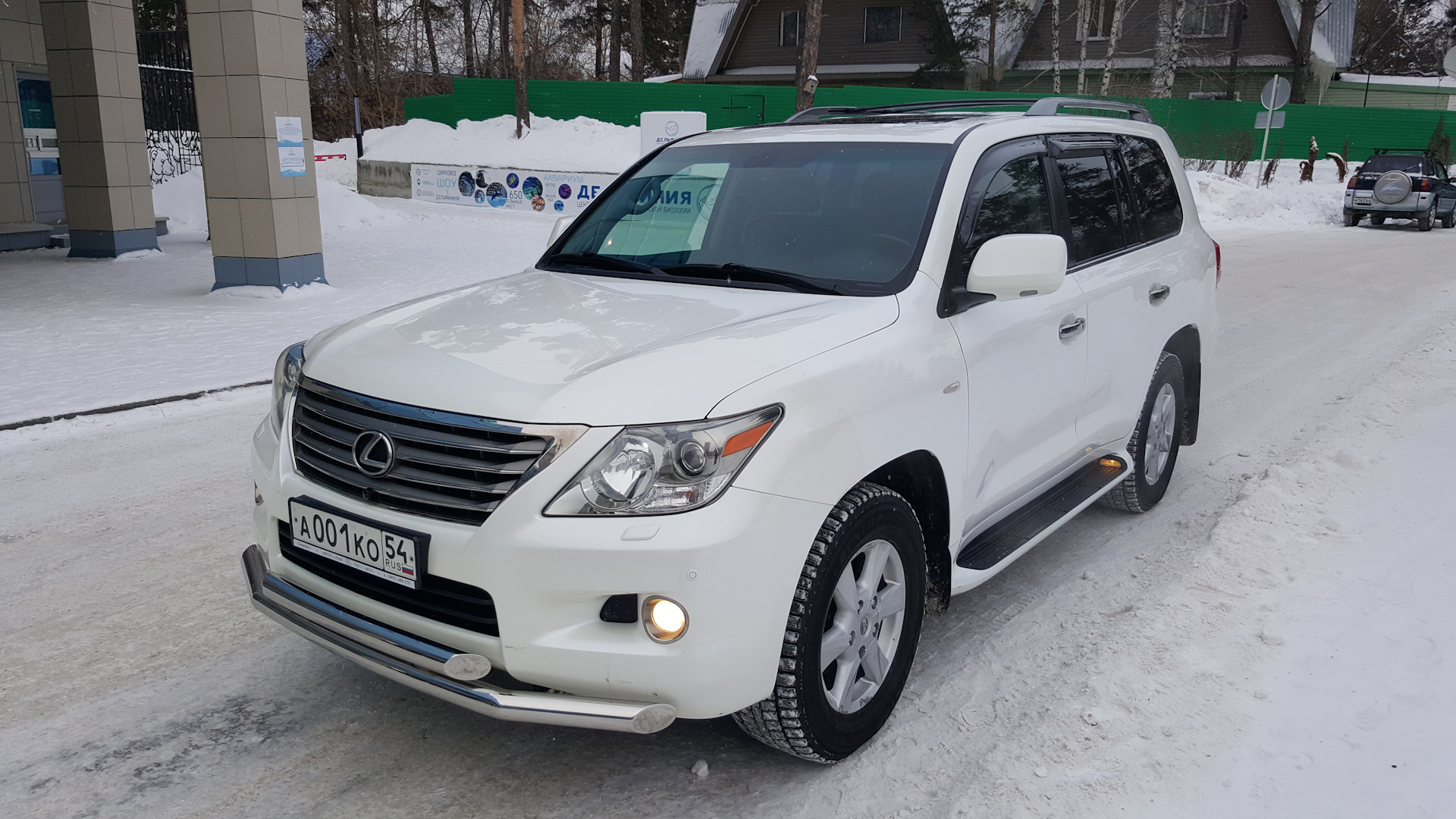 Lexus LX (URJ200/URJ201) 5.7 бензиновый 2011 | Перламутрово-белый на DRIVE2