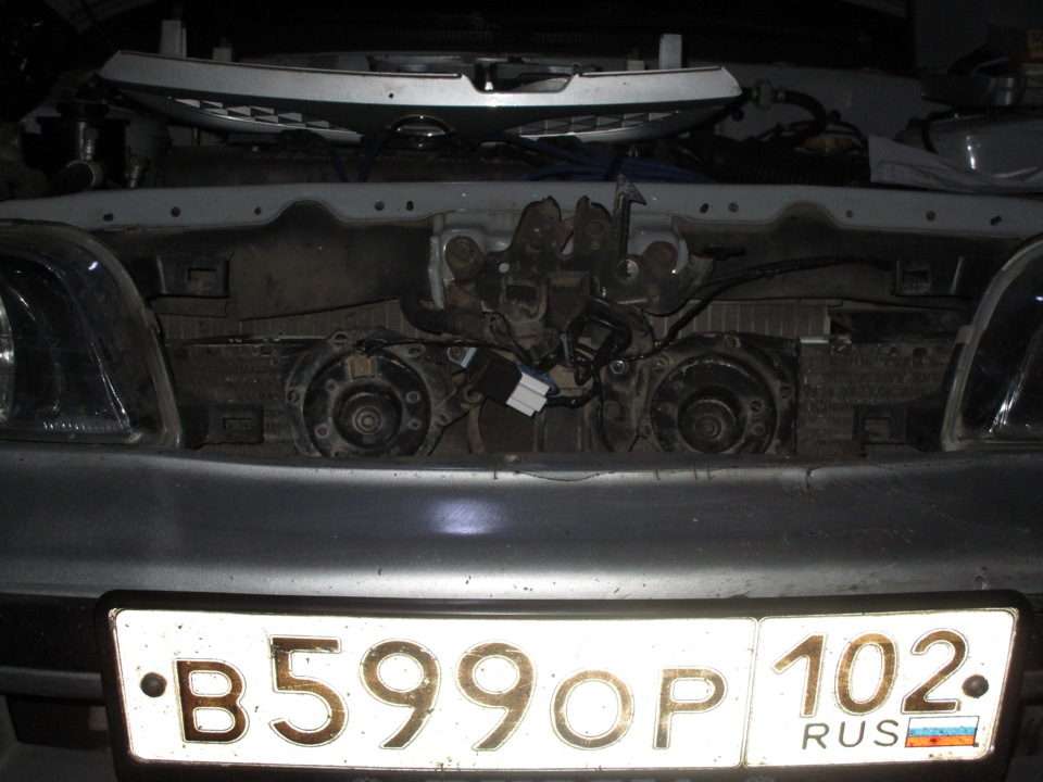 Крепление усилителя в багажник) — Nissan Almera I (N15), 1,6 л, 1998 ...