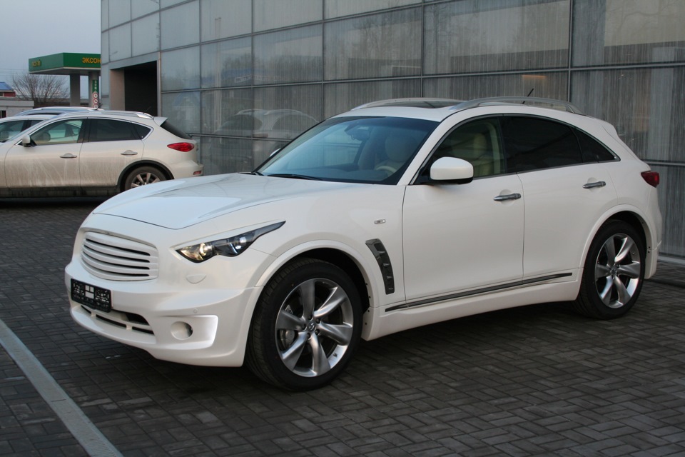 Infiniti fx35 White