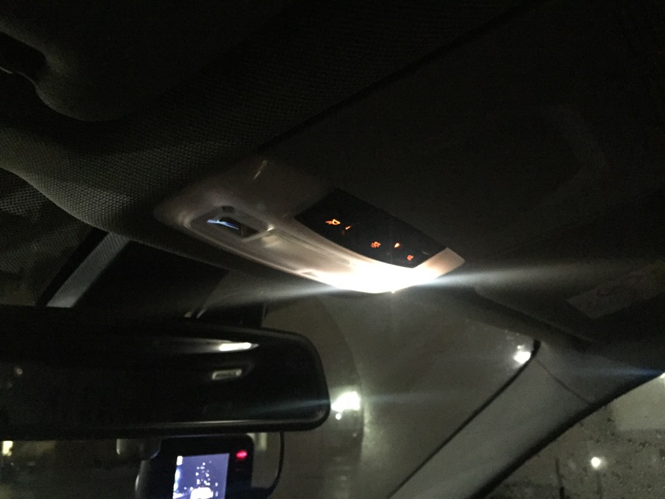 # 09. Замена потолочных светильников — BMW 3 series (F30), 1,6 л, 2014 ...