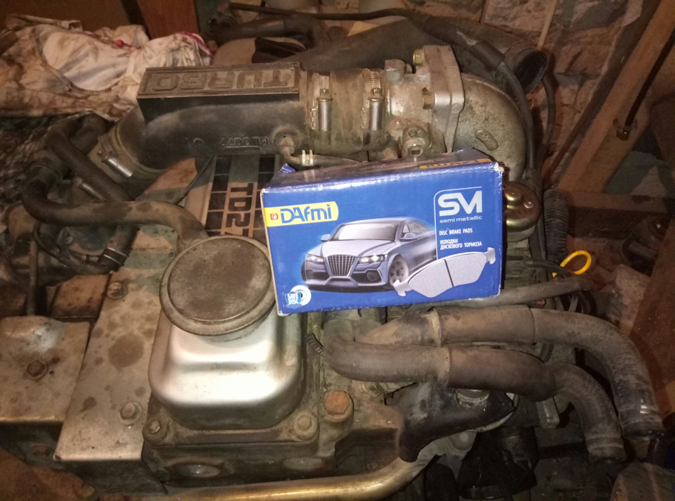 Замена передних тормозных колодок. — ГАЗ Газель, 2,7 л, 2003 года ...