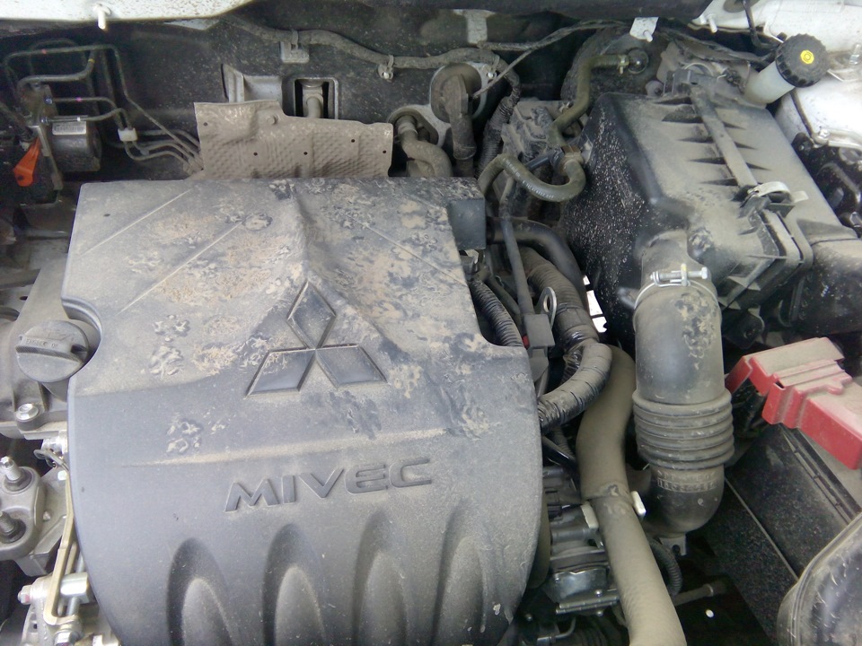 Mitsubishi asx двигатель. Двигатель Митсубиси АСХ 1.6. Двигатель под капотом Митсубиси 1.6 АСХ. Моторный отсек Мицубиси АСХ. Моторный отсек Митсубиси ASX 1.6.